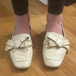 Chloe Quincy Collapsible Heel Leather Bow Loafers- cream